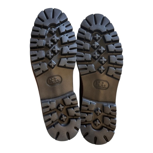 Nisolo Go-To Lug Chelsea Boot in Grey - Picture 8 of 13